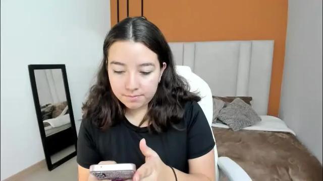 Image 2 of annia_paris Stream on Chaturbate on 1 month ago