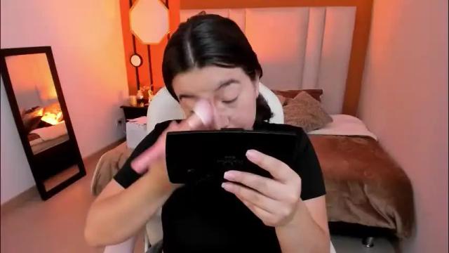 Image 8 of annia_paris Stream on Chaturbate on 1 month ago