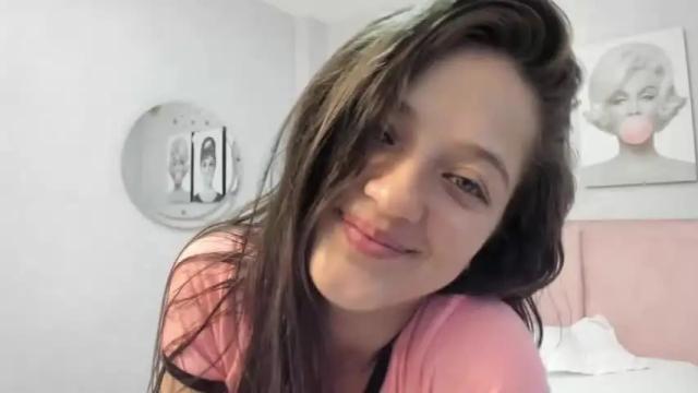 Image 10 of annie_cute18 Stream on Chaturbate on 14 months ago
