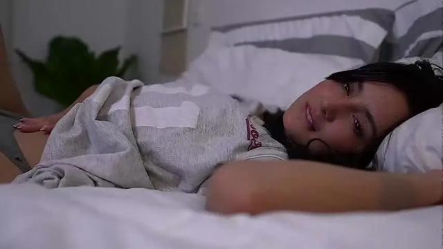 Image 3 of annie_dreams Stream on Chaturbate on 16 months ago