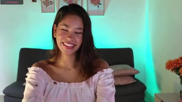 Image 2 of annie_green33 Stream on Chaturbate on 19 months ago