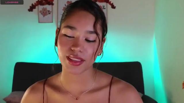 Image 2 of annie_green33 Stream on Chaturbate on 18 months ago