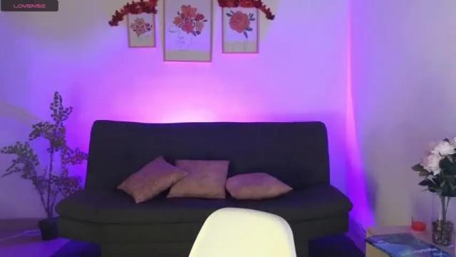 Image 2 of annie_green33 Stream on Chaturbate on 16 months ago
