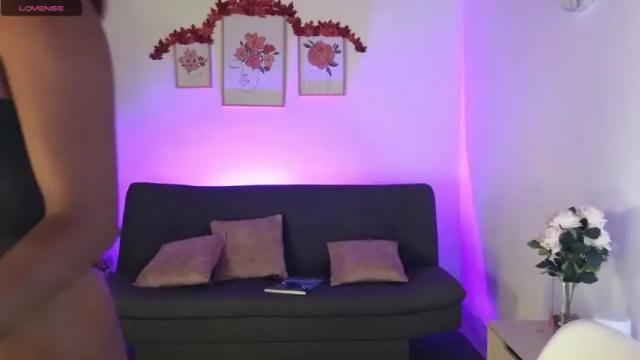 Image 2 of annie_green33 Stream on Chaturbate on 16 months ago
