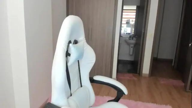 Image 4 of annie_snow_ Stream on Chaturbate on 1 month ago