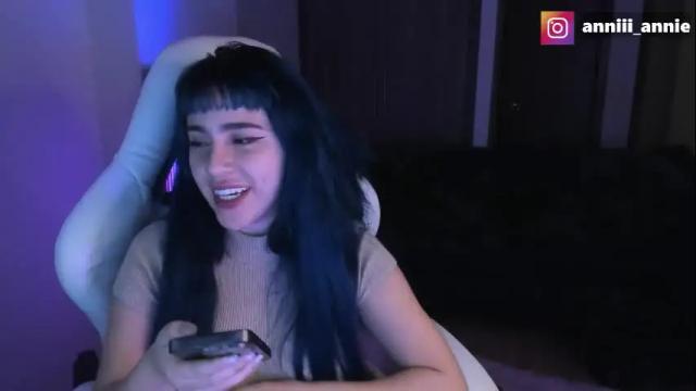 Image 3 of annie_snow_ Stream on Chaturbate on 1 month ago