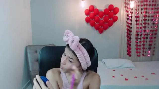 Image 2 of annieanddaniel_ms_ Stream on Chaturbate on 15 months ago