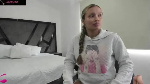 Image 2 of annieandstefan Stream on Chaturbate on 19 days ago