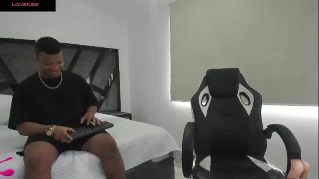 Image 4 of annieandstefan Stream on Chaturbate on 19 days ago