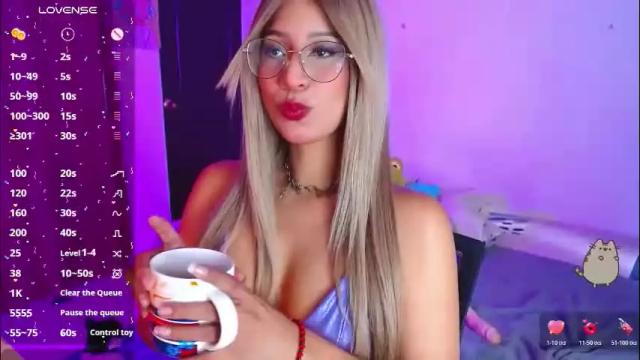 Image 2 of annieblu3 Stream on Chaturbate on 9 days ago