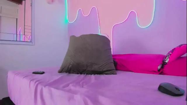 Image 4 of anniee_scott Stream on Chaturbate on 9 days ago