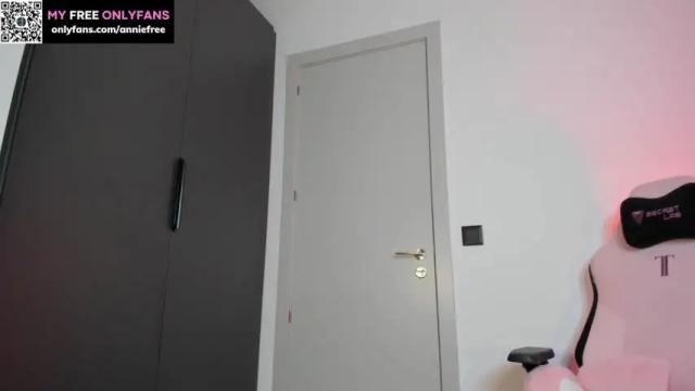 Image 3 of annieguzman_ Stream on Chaturbate on 16 months ago