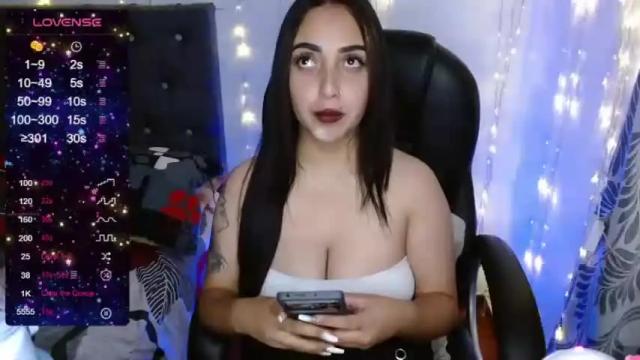 Image 2 of anniehh_ Stream on Chaturbate on 13 months ago