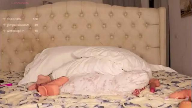 Image 10 of anniekk Stream on Chaturbate on 11 days ago