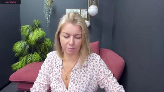 Image 11 of annielight Stream on Chaturbate on 19 months ago