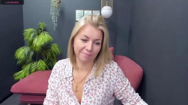 Image 12 of annielight Stream on Chaturbate on 19 months ago