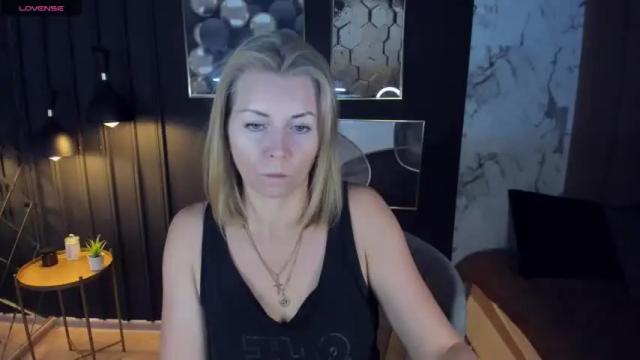 Image 12 of annielight Stream on Chaturbate on 19 months ago