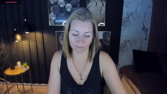 Image 4 of annielight Stream on Chaturbate on 19 months ago