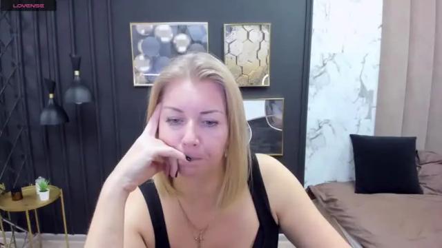 Image 4 of annielight Stream on Chaturbate on 19 months ago