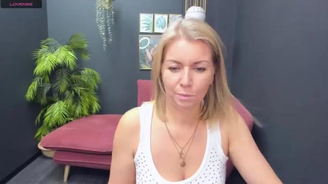 Image 11 of annielight Stream on Chaturbate on 18 months ago
