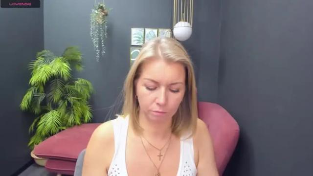 Image 4 of annielight Stream on Chaturbate on 18 months ago
