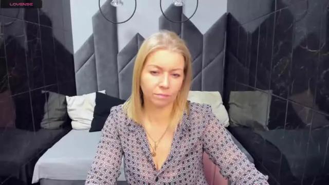 Image 2 of annielight Stream on Chaturbate on 18 months ago
