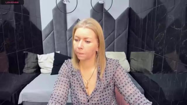 Image 4 of annielight Stream on Chaturbate on 18 months ago