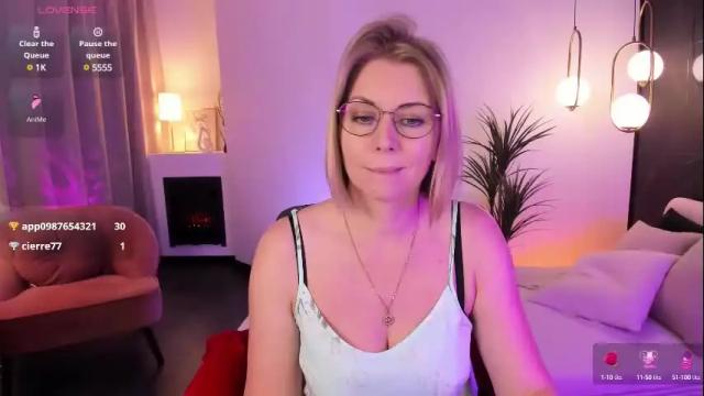 Image 3 of annielight Stream on Chaturbate on 7 days ago