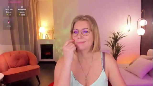 Image 3 of annielight Stream on Chaturbate on 4 days ago