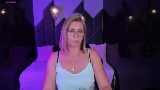 Image 10 of annielight Stream on Chaturbate on 4 months ago