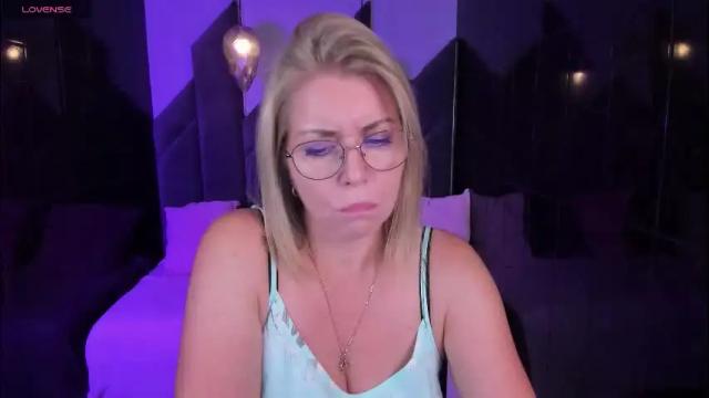 Image 12 of annielight Stream on Chaturbate on 4 months ago