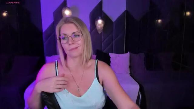 Image 4 of annielight Stream on Chaturbate on 4 months ago