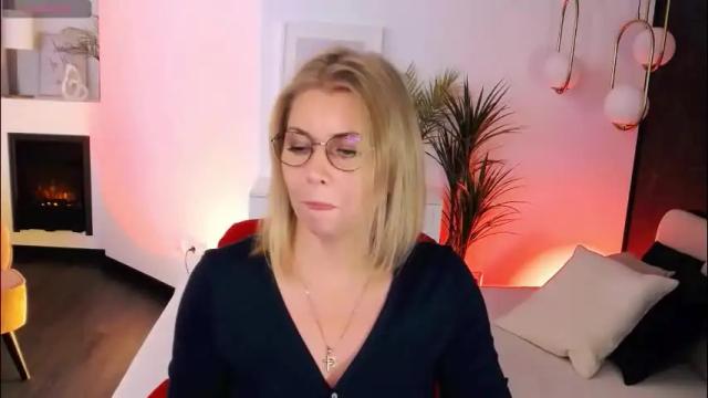 Image 4 of annielight Stream on Chaturbate on 4 months ago