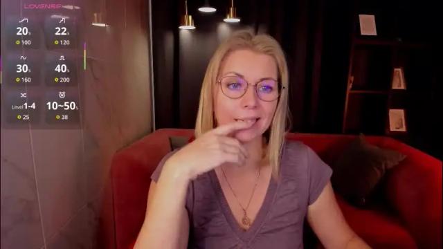 Image 3 of annielight Stream on Chaturbate on 3 months ago