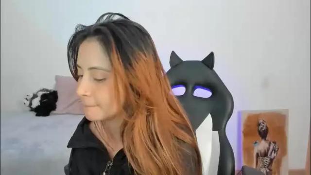 Image 8 of anniemora_ Stream on Chaturbate on 7 days ago