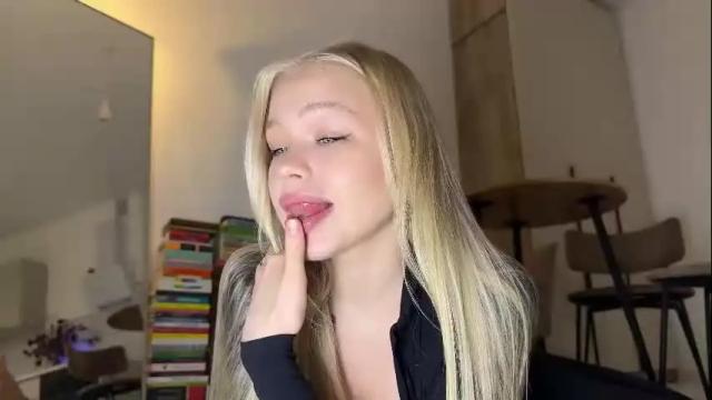 Image 8 of anntourage Stream on Chaturbate on 11 days ago