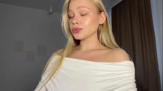 Image 2 of anntourage Stream on Chaturbate on 1 month ago