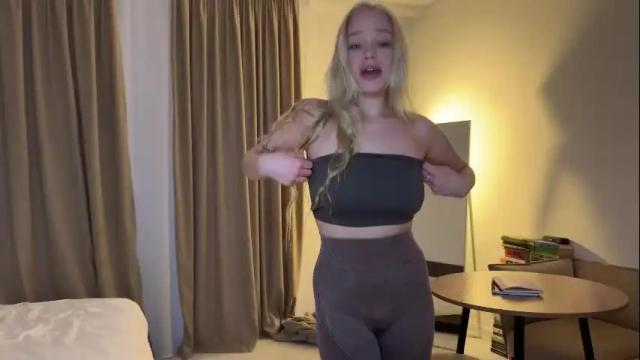 Image 4 of anntourage Stream on Chaturbate on 1 month ago