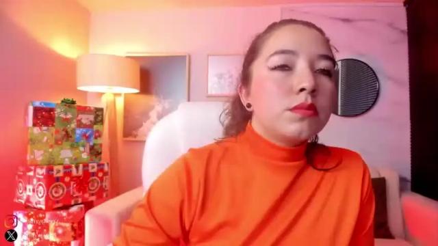 Image 10 of anny_paris Stream on Chaturbate on 17 months ago