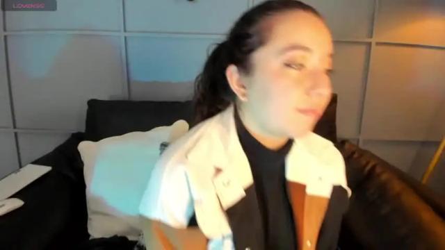 Image 3 of anny_paris Stream on Chaturbate on 17 months ago