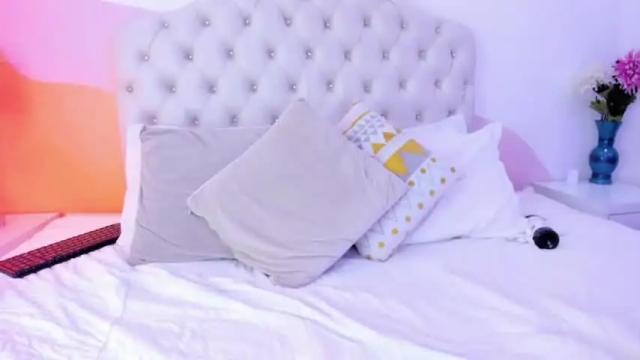 Image 11 of annyhizzle Stream on Chaturbate on 15 months ago