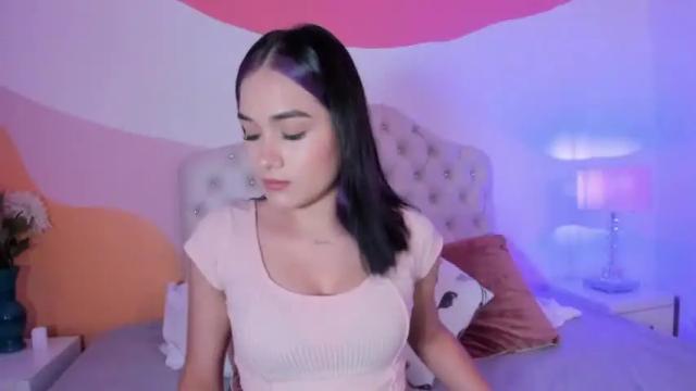 Image 2 of annyhizzle Stream on Chaturbate on 13 months ago