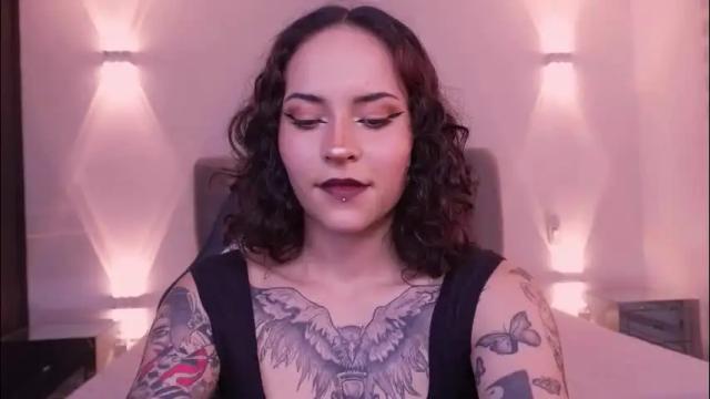 Image 4 of annythomsonn Stream on Chaturbate on 21 days ago