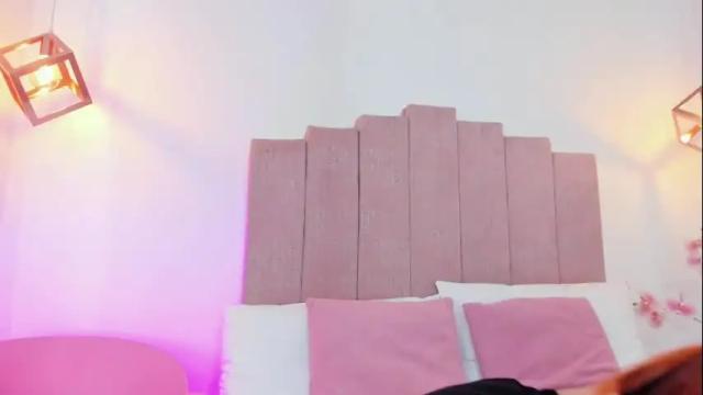Image 10 of annywhitee Stream on Chaturbate on 29 days ago