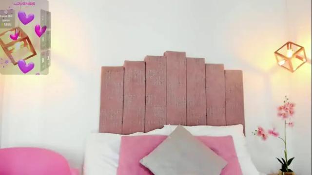 Image 3 of annywhitee Stream on Chaturbate on 28 days ago
