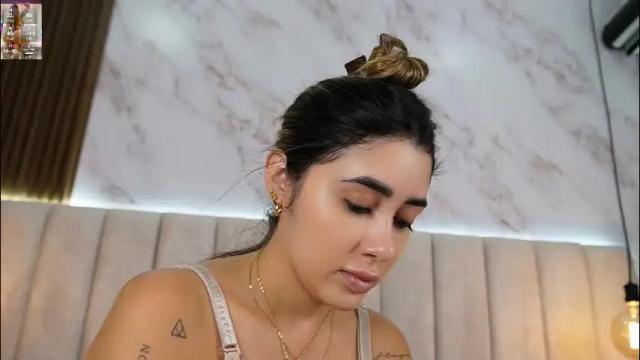 Image 2 of annyy_rosse Stream on Chaturbate on 1 month ago