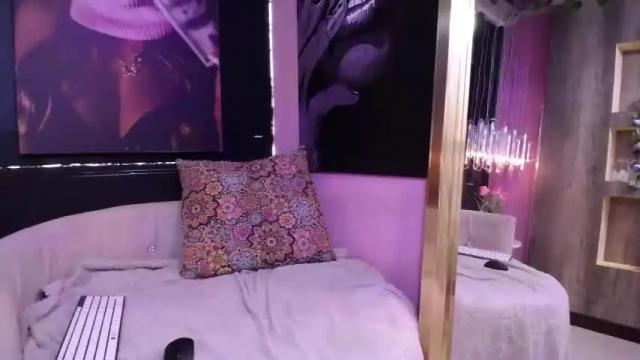 Image 4 of anthonella_fierro Stream on Chaturbate on 17 months ago