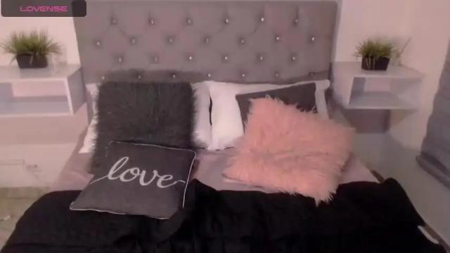 Image 12 of antonella__rouse Stream on Chaturbate on 13 months ago