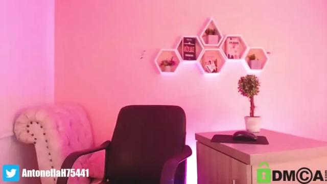 Image 11 of antonella_copper Stream on Chaturbate on 19 months ago