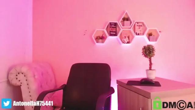 Image 8 of antonella_copper Stream on Chaturbate on 19 months ago